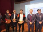 رئیس دانشگاه فنی و حرفه ای واحد استان مازندران:
دانشجویان دانشگاه فنی و حرفه ای، قشر فرهیخته جامعه هستند و ما به این عزیزان افتخار می کنیم
 2