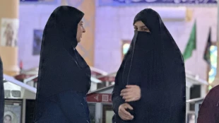 غبارروبی گلزار شهدای بوشهر؛ تجدید میثاق دانشگاهیان آموزشکده دختران بوشهر با آرمان‌های شهدا در سالروز آزادسازی خرمشهر 4