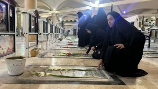 غبارروبی گلزار شهدای بوشهر؛ تجدید میثاق دانشگاهیان آموزشکده دختران بوشهر با آرمان‌های شهدا در سالروز آزادسازی خرمشهر 5